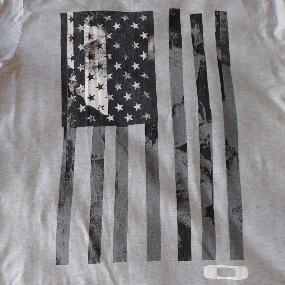 Oakley T-Shirt Size Medium - Picture 5 of 5